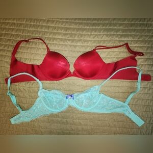 2 Victoria's Secret Bras
